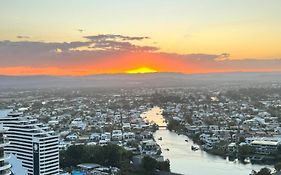 4 Bedroom Huge Sub Penthouse Oracle Level 31 Magnif Views 260M2 Family Skyhome Sleeps 8 Adults And 2 Children, Sofa Bed Portacot, High Chair Central To Everything Resort Skyhome 5 Star Luxury